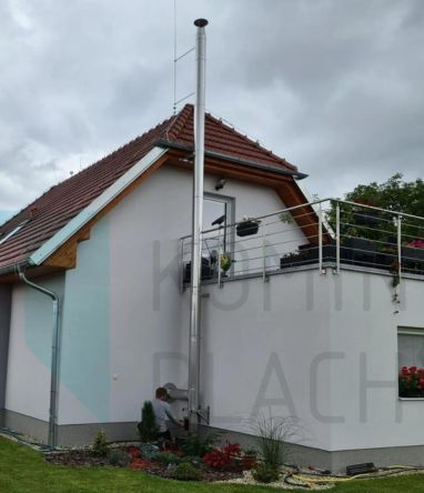 Fasádní komín — rodinný dům